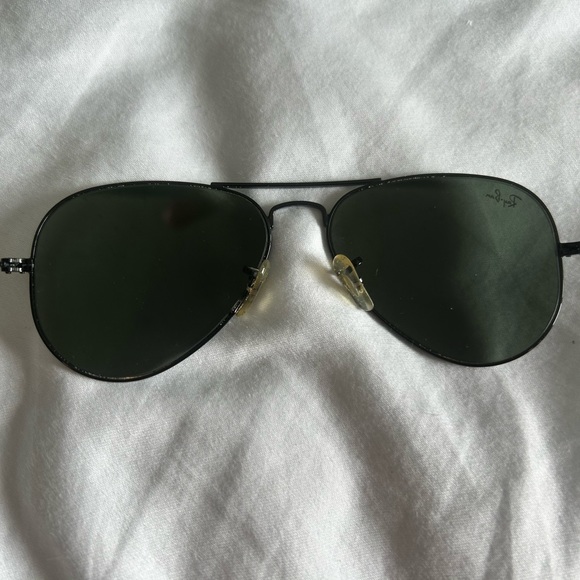 Aviator Ray-Bans. Like new and super comfortable! - Picture 4 of 7